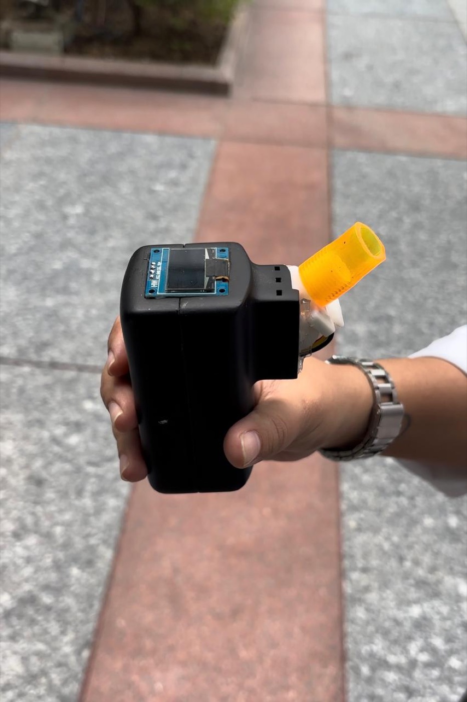 Diagnovate non-invasive glucometer prototype — a handheld breath-based glucose analyser